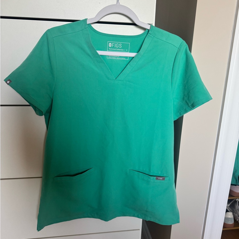 Figs surgical green scrub top